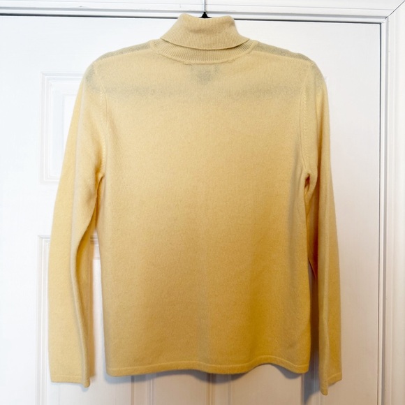Charter Club 100% cashmere butter yellow turtle neck pullover sweater. - Picture 2 of 3